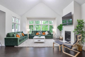 Hilltop Lakeview Retreat With Hot Tub